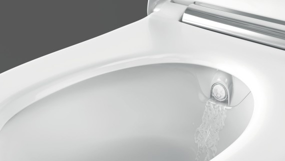 Rinçage du bras de la douchette Geberit AquaClean Sela