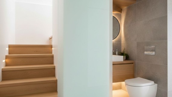 Comment installer des WC sous la pente d’un escalier ?