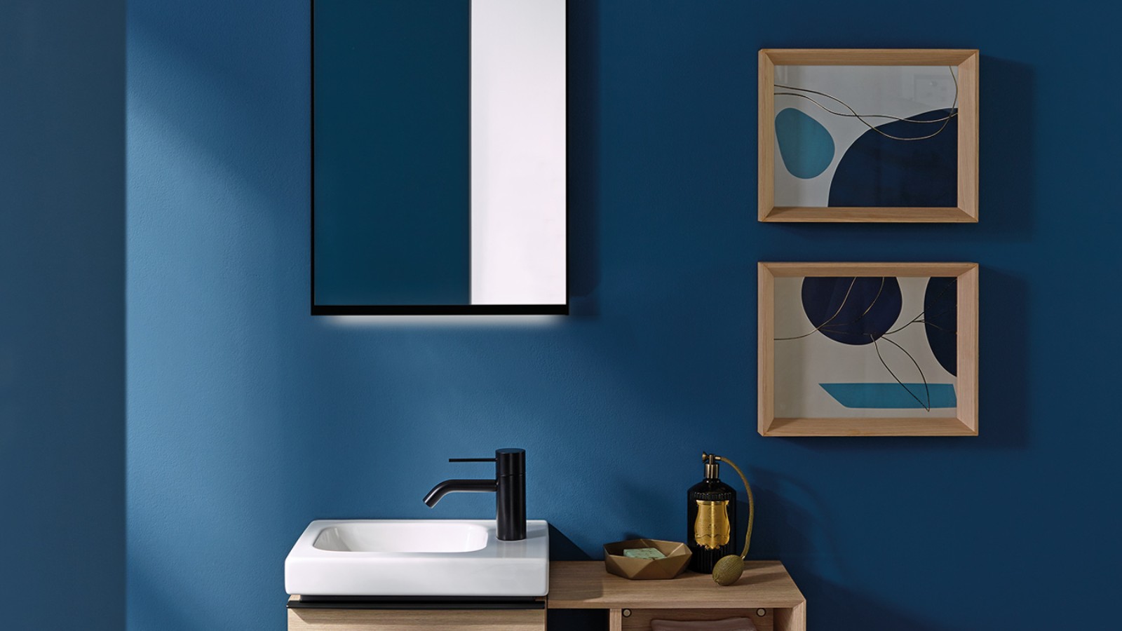 Les zones de mouvement et de circulation sont particulièrement importantes dans les petites salles de bains. Les zones de mouvement et de circulation sont particulièrement importantes dans les petites salles de bains.