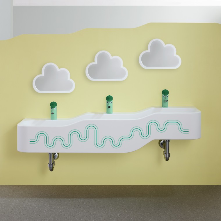 Espace sanitaire ludique avec zone de lavage Geberit Bambini, vert forêt et vert clair. Espace sanitaire ludique avec zone de lavage Geberit Bambini, vert forêt et vert clair.