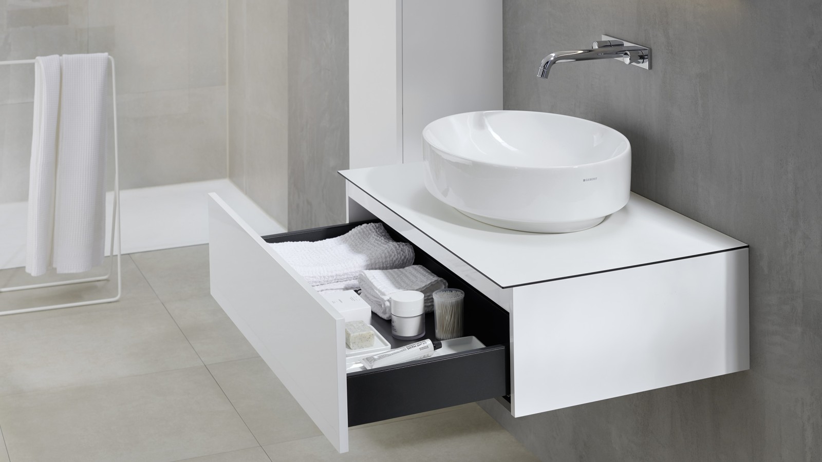 Vasque à poser ronde Geberit VariForm avec meuble bas (© Geberit) Vasque à poser ronde Geberit VariForm avec meuble bas (© Geberit)