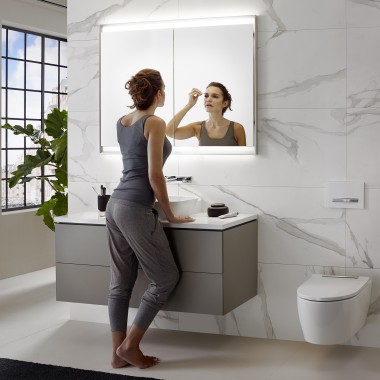 Éclairage intense : éclairage lumineux et très clair pour les soins de beauté du quotidien. Éclairage intense : éclairage lumineux et très clair pour les soins de beauté du quotidien.