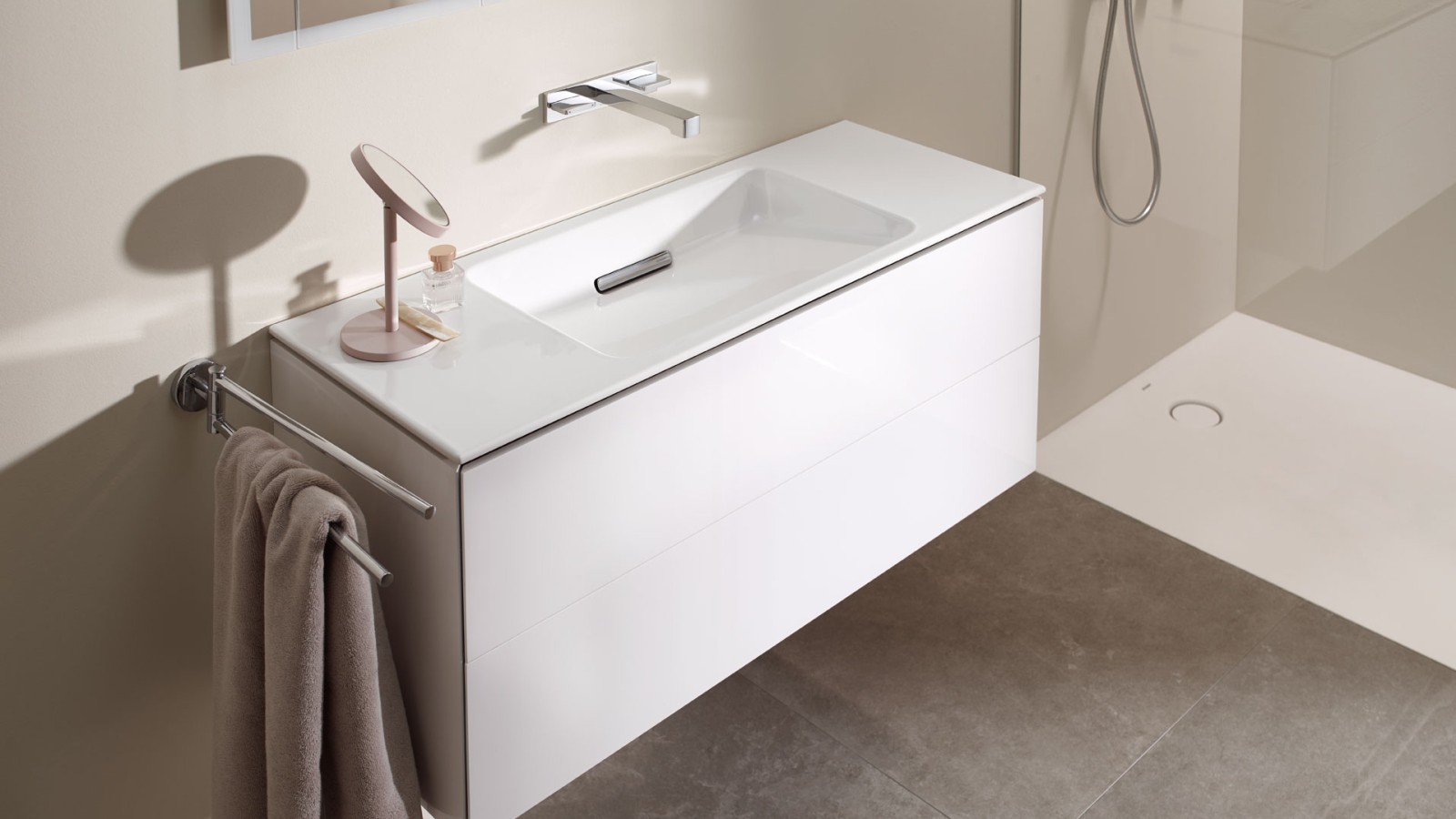 Meuble bas assorti au lavabo mince Meuble bas assorti au lavabo mince