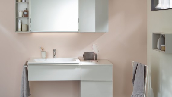 Espace lavabo Geberit iCon avec meuble latéral et étagère ouverte Espace lavabo Geberit iCon avec meuble latéral et étagère ouverte