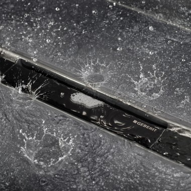Canivelle de douche Geberit CleanLine80 en noir chromé (© Geberit) Canivelle de douche Geberit CleanLine80 en noir chromé (© Geberit)