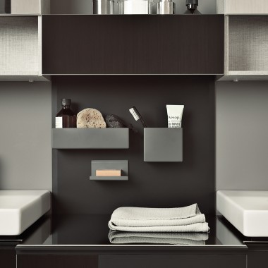 Tableau magnétique de Geberit avec boîtes de rangement pratiques Tableau magnétique de Geberit avec boîtes de rangement pratiques