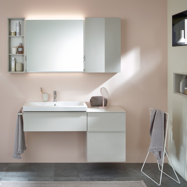 Salle de bains équipée de céramiques et meubles Geberit iCon Salle de bains équipée de céramiques et meubles Geberit iCon