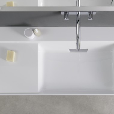 Lavabo Geberit ONE avec plage de dépose latérale asymétrique