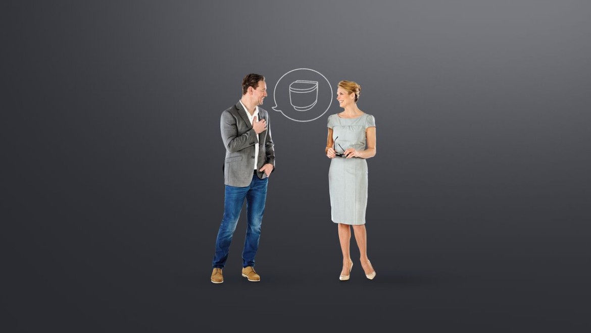 Un homme et une femme en conversation Un homme et une femme en conversation