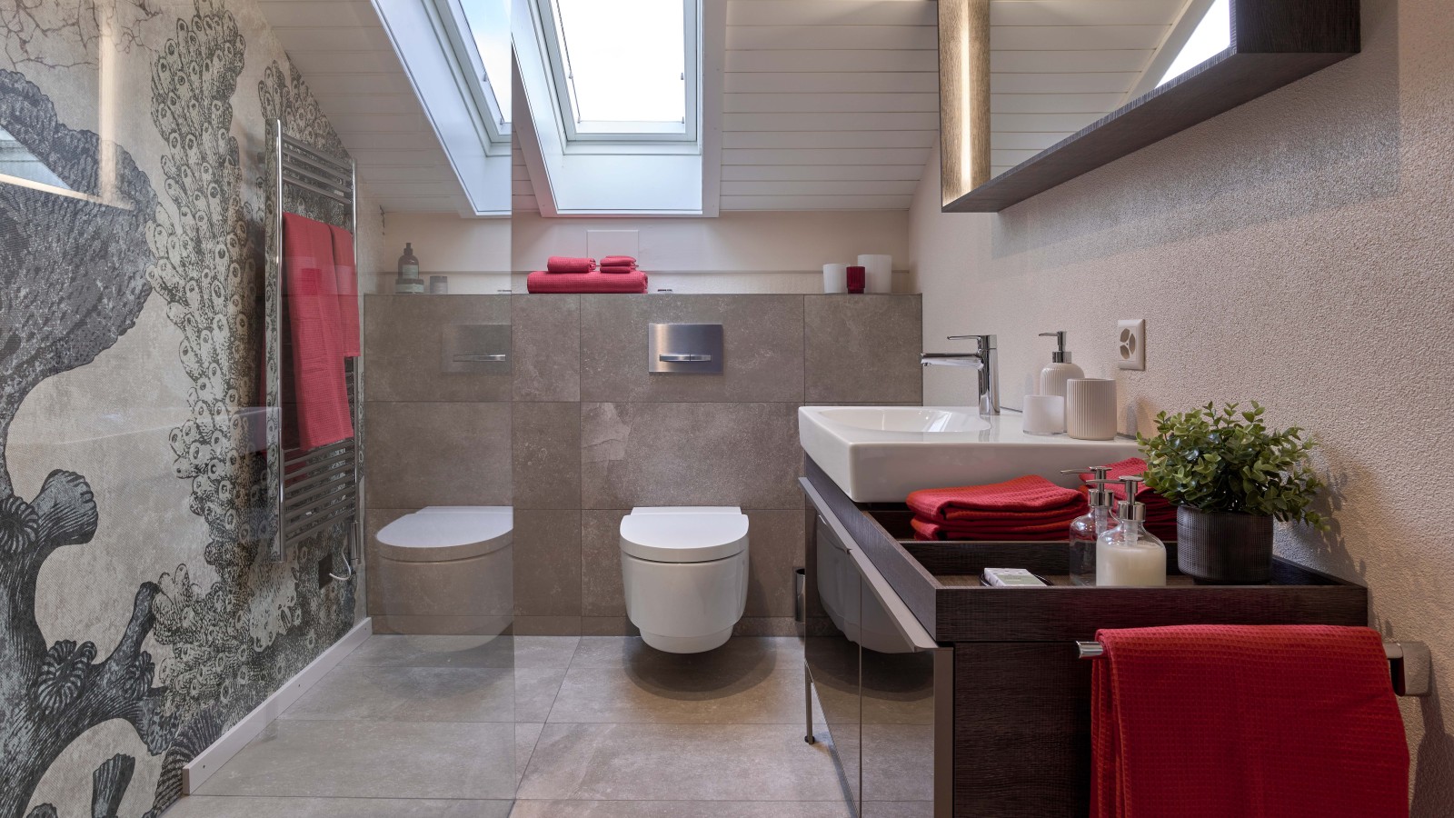 Salle de bains avec divers produits Geberit après rénovation Salle de bains avec divers produits Geberit après rénovation