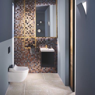 WC lavant Geberit AquaClean Tuma Comfort dans une salle de bains Geberit Acanto