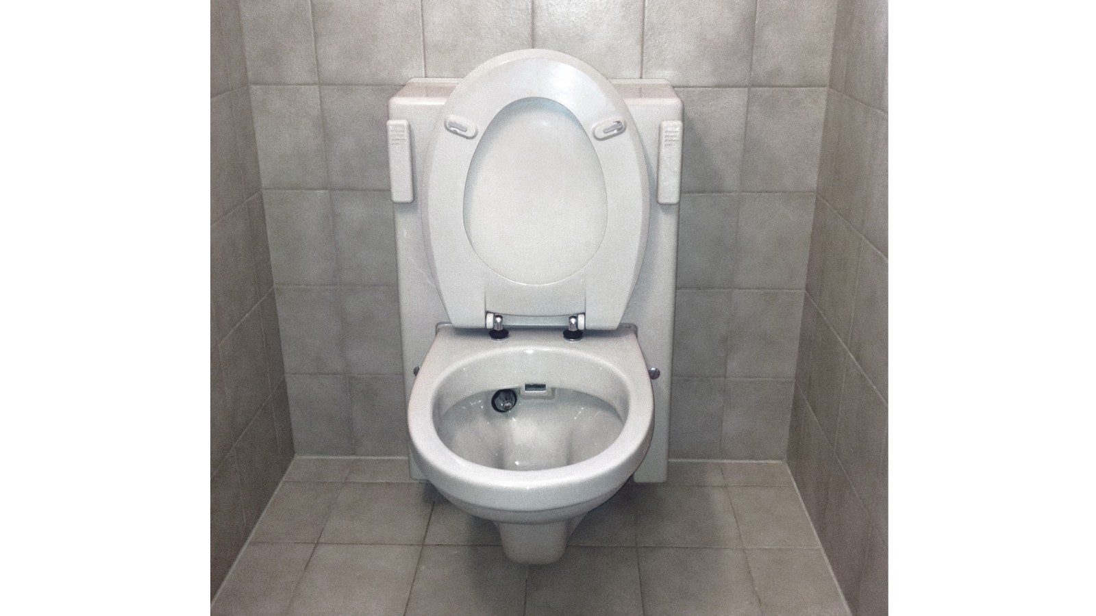 Salle de bains avec WC avant la rénovation