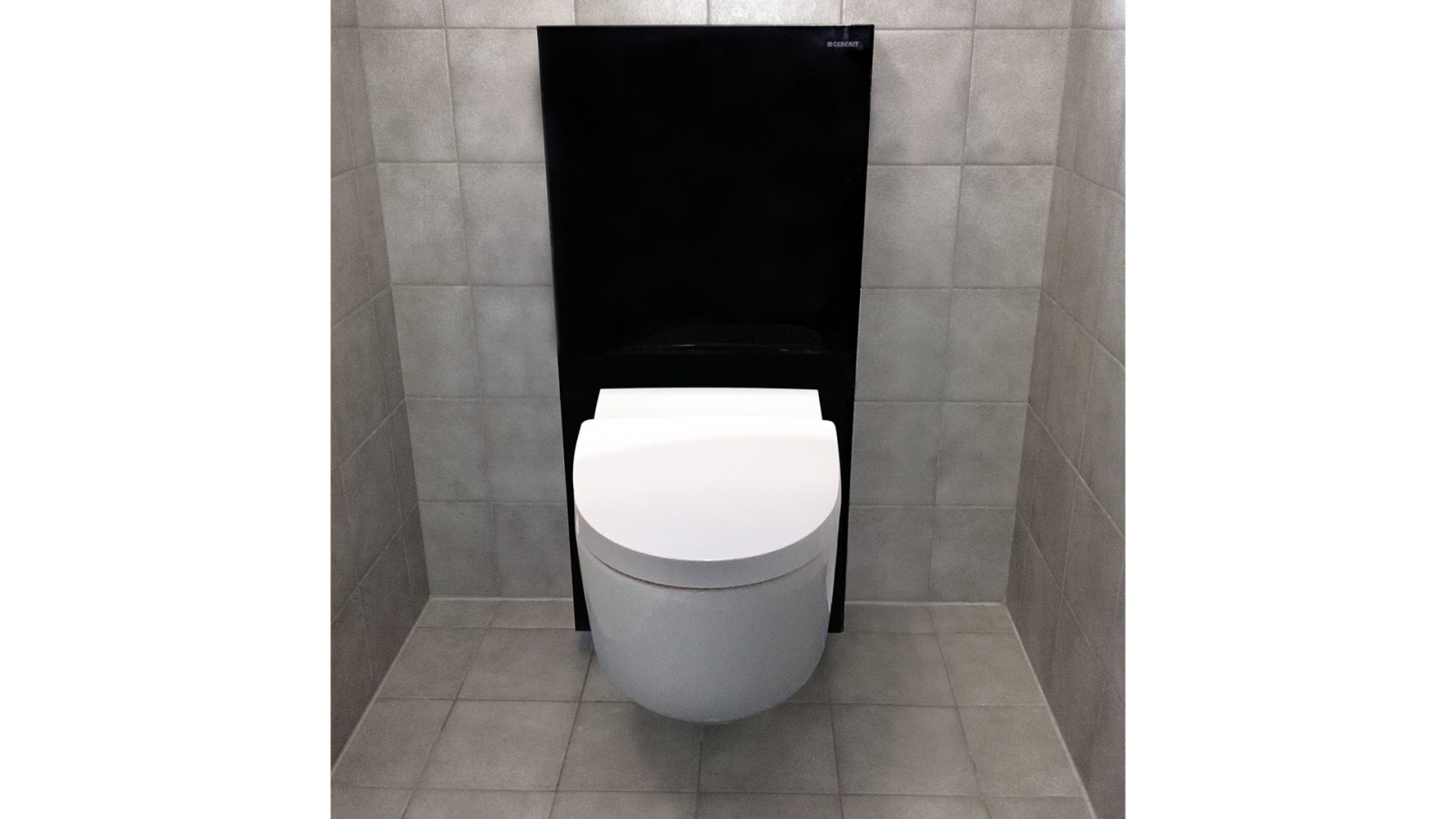 Salle de bains après la rénovation avec WC lavant Geberit AquaClean et Geberit Monolith, installation WC japonais