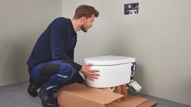 Installateur sanitaire avec Geberit AquaClean Sela