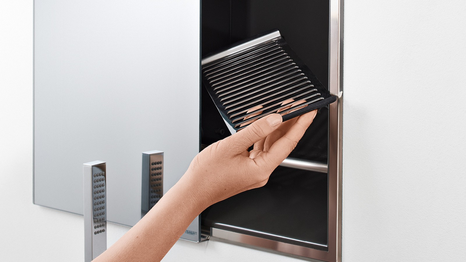 Solutions de douche collection de salle de bains Geberit ONE avec niche de rangement Solutions de douche collection de salle de bains Geberit ONE avec niche de rangement