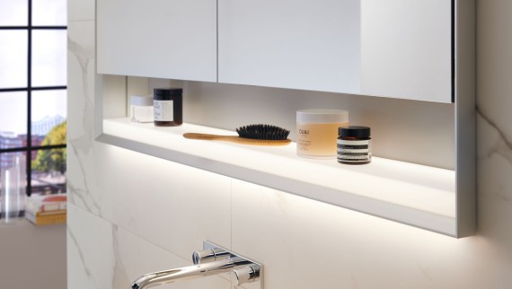 Armoire de toilette Geberit ONE avec concept d'éclairage Geberit ComfortLight