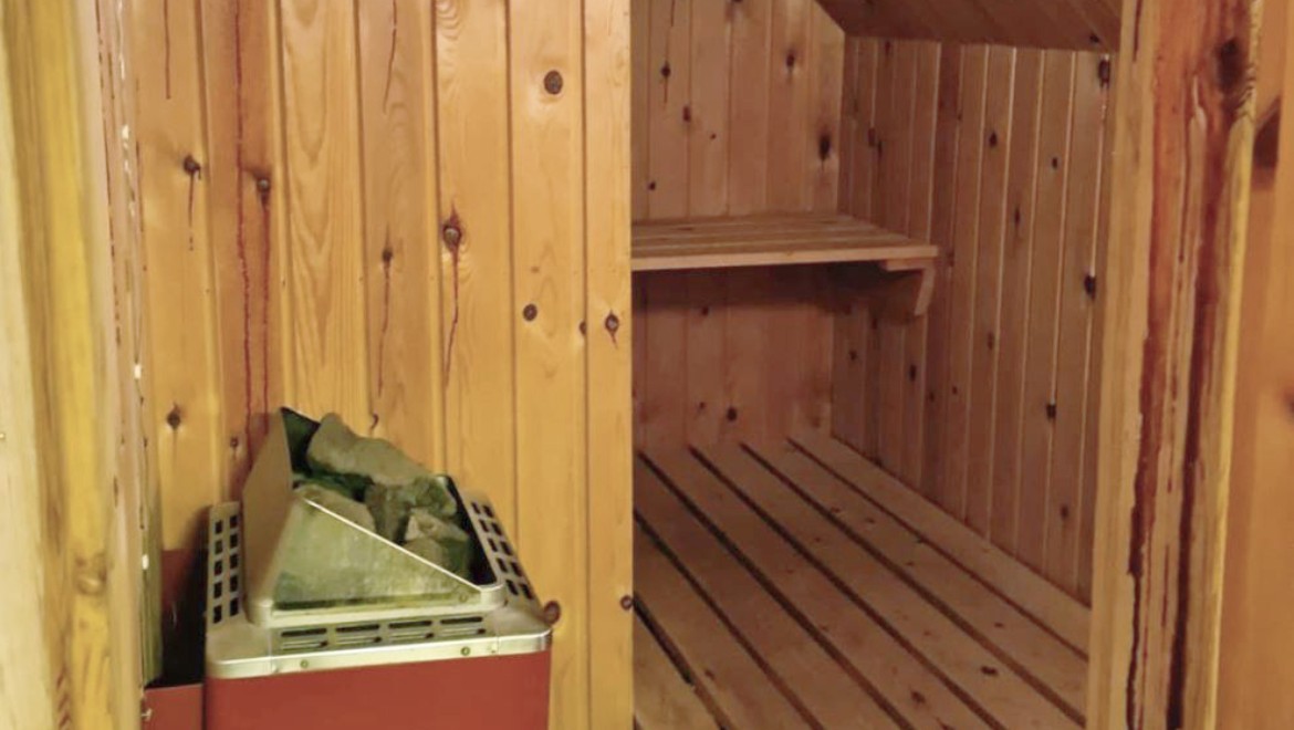 Un sauna avec une pente de toit (© @triner2 et @strandparken3) Un sauna avec une pente de toit (© @triner2 et @strandparken3)