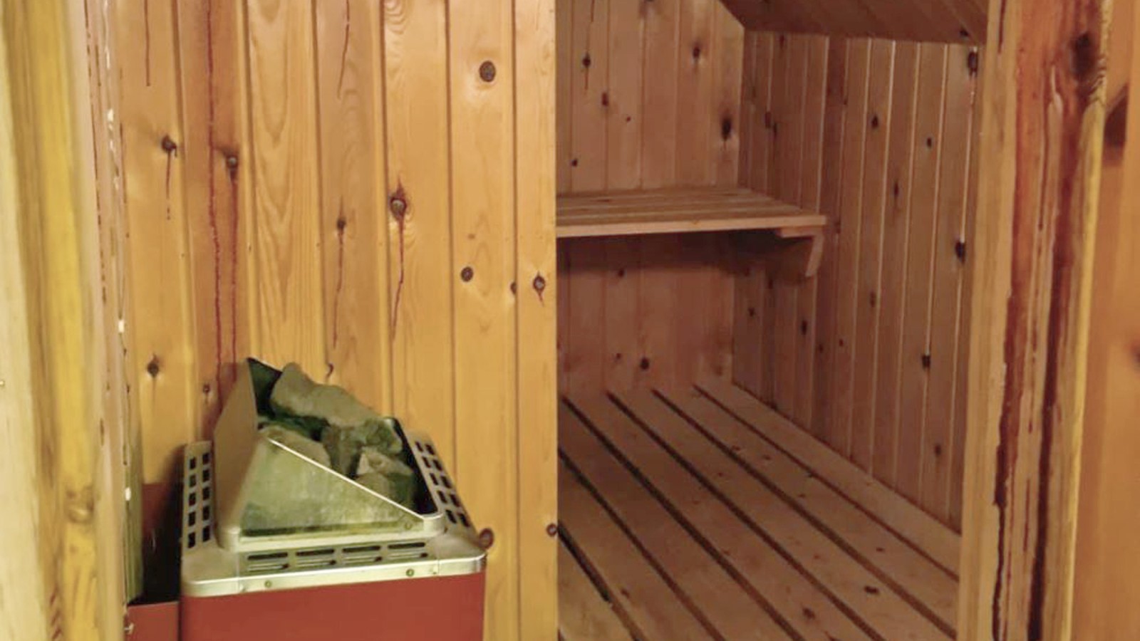 Un sauna avec une pente de toit (© @triner2 et @strandparken3) Un sauna avec une pente de toit (© @triner2 et @strandparken3)