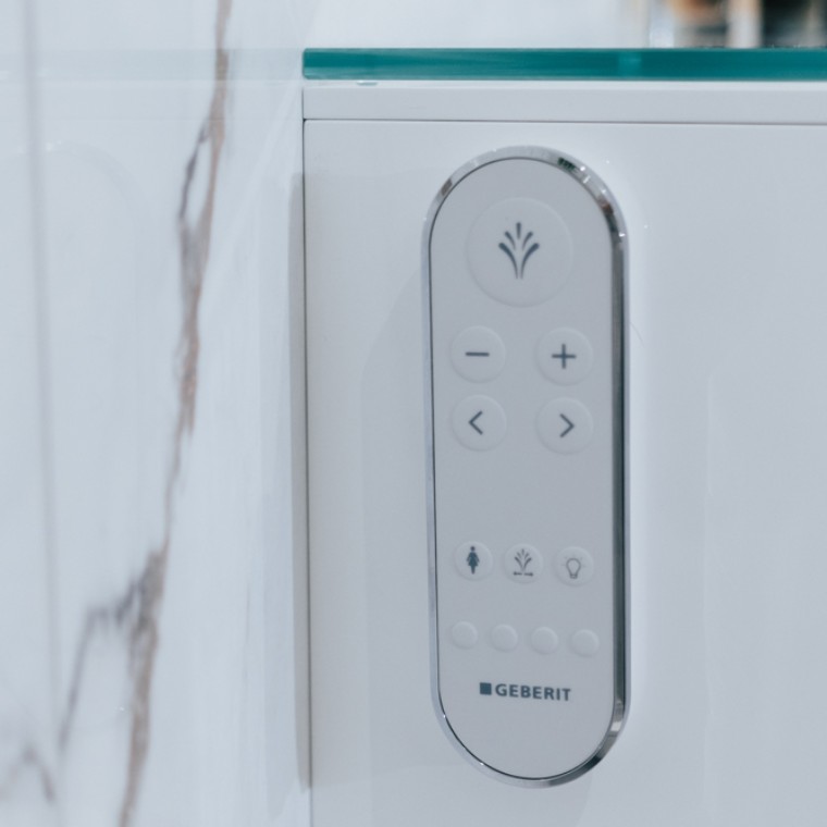 La télécommande pour le WC lavant Geberit AquaClean La télécommande pour le WC lavant Geberit AquaClean