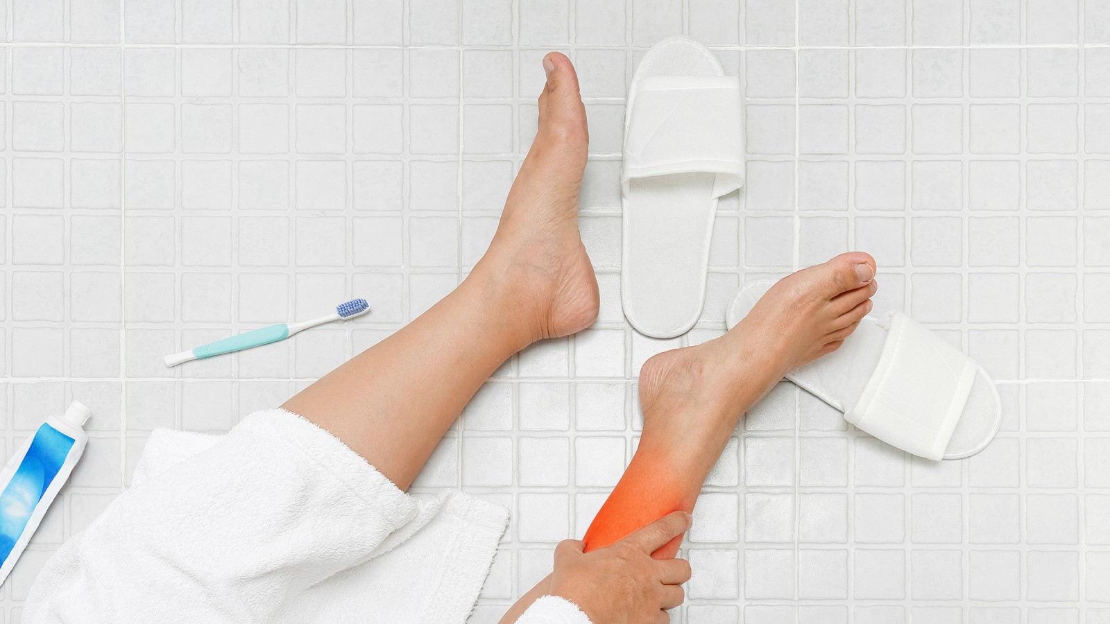 Risque de glissade dans la salle de bains – choisir le bon matériau est essentiel Risque de glissade dans la salle de bains – choisir le bon matériau est essentiel