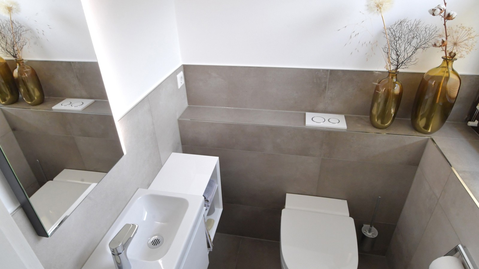 La salle de bains dʼinvités après la rénovation La salle de bains dʼinvités après la rénovation