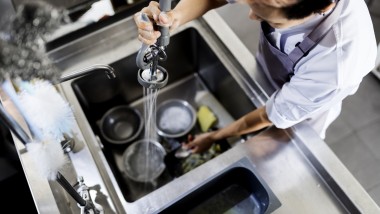 Évacuation des eaux usées des bâtiments avec bacs à graisse