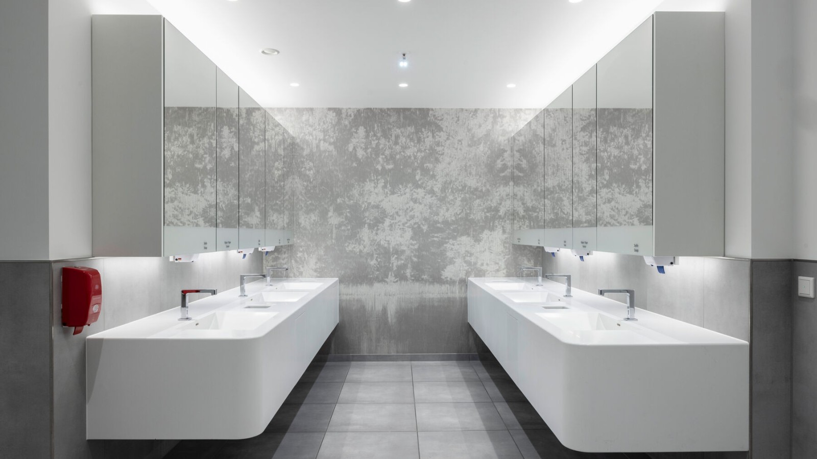 La commande de la robinetterie sur gorge Geberit Brenta est alimentée en électricité directement par la passerelle Geberit Gateway via le câble GEBUS. La commande de la robinetterie sur gorge Geberit Brenta est alimentée en électricité directement par la passerelle Geberit Gateway via le câble GEBUS.