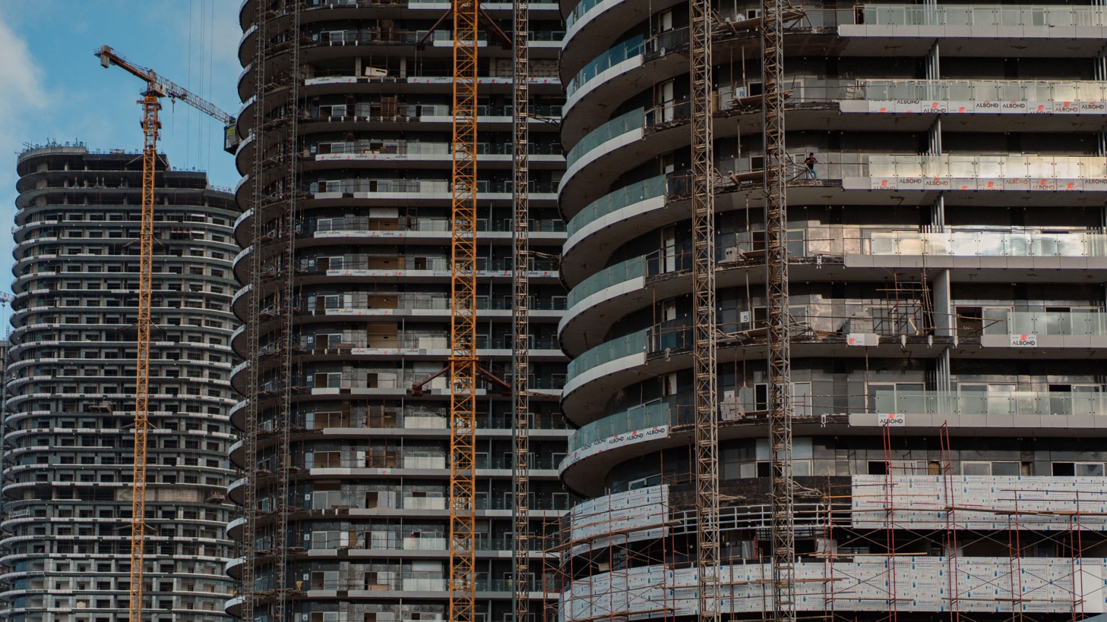 La nouvelle ville de Alamein comprend 18 tours.