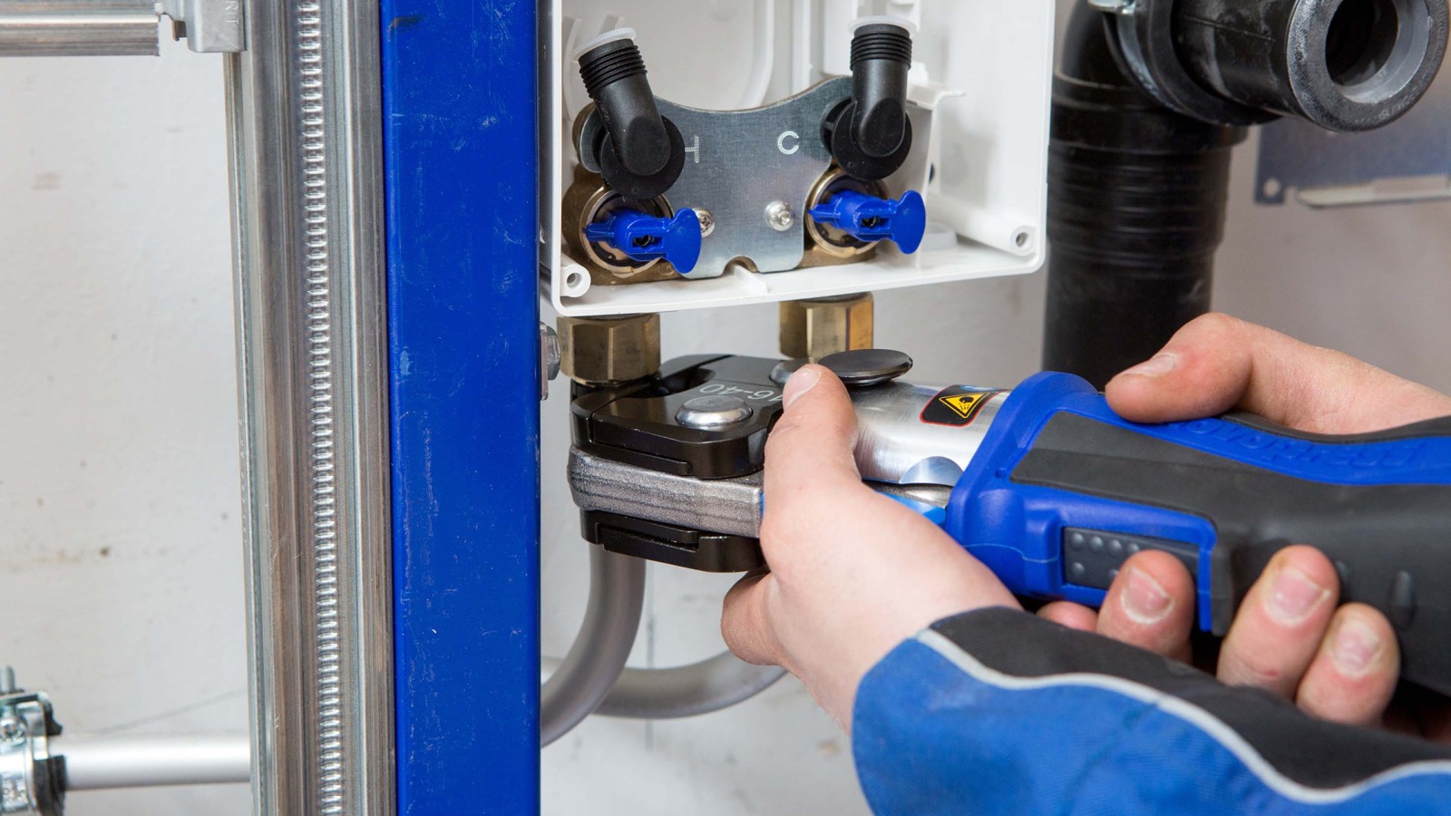 Geberit FlowFit est simple et rapide à installer (© Geberit) Geberit FlowFit est simple et rapide à installer (© Geberit)