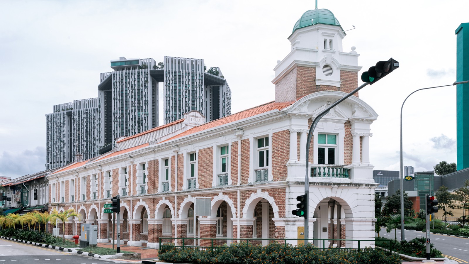 Le restaurant Born est situé dans la gare de Jinrikisha, l’un des rares bâtiments historiques de Singapour. Il appartient à l’acteur Jackie Chan (© Owen Raggett) Le restaurant Born est situé dans la gare de Jinrikisha, l’un des rares bâtiments historiques de Singapour. Il appartient à l’acteur Jackie Chan (© Owen Raggett)