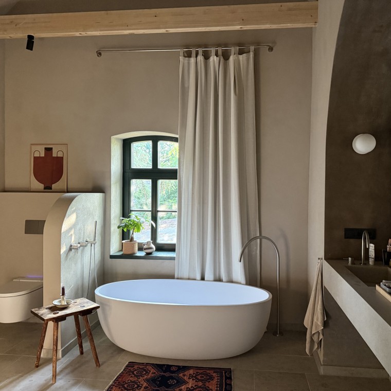 Les salles de bains ont chacune leur nom, ici la « salle de bains beige » (© Büşra Qadir)