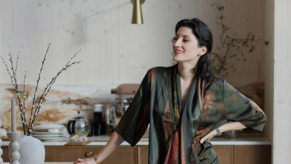 Büşra Qadir, spécialiste en décoration intérieure et designer (© Büşra Qadir)