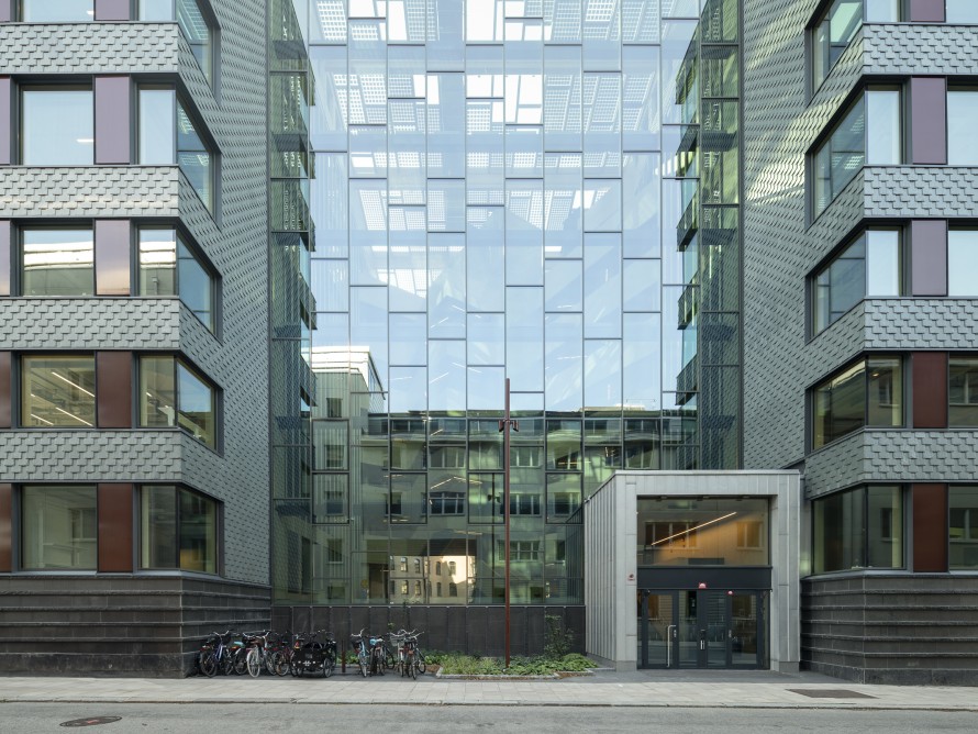 Trois parties de bâtiment anciennement séparées ont, grâce à une cour intérieure commune, donné naissance à un nouvel ensemble (© baraBild)