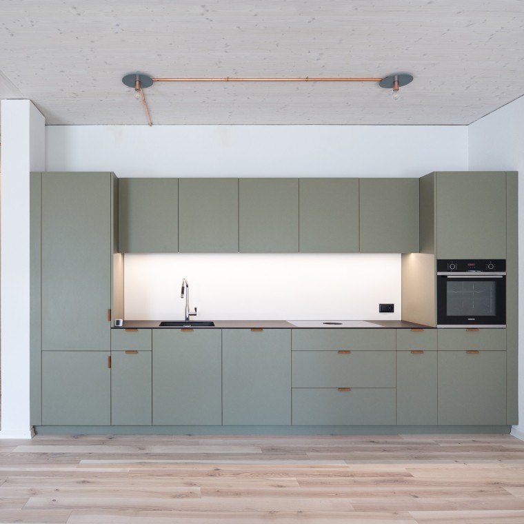 Des câbles apparents ont été installés pour garantir une utilisation flexible du bâtiment sur le long terme. © Openly / Jens Ellensohn