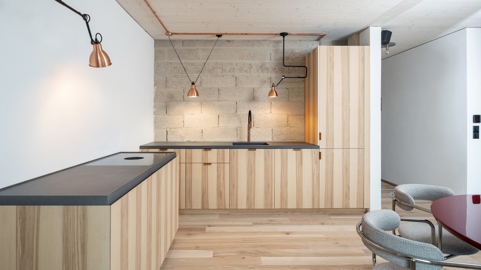 Dans le plus grand bâtiment en chanvre d’Europe, des briques de chanvre sont utilisées dans le cadre de l’aménagement intérieur. (© Openly / Jens Ellensohn)