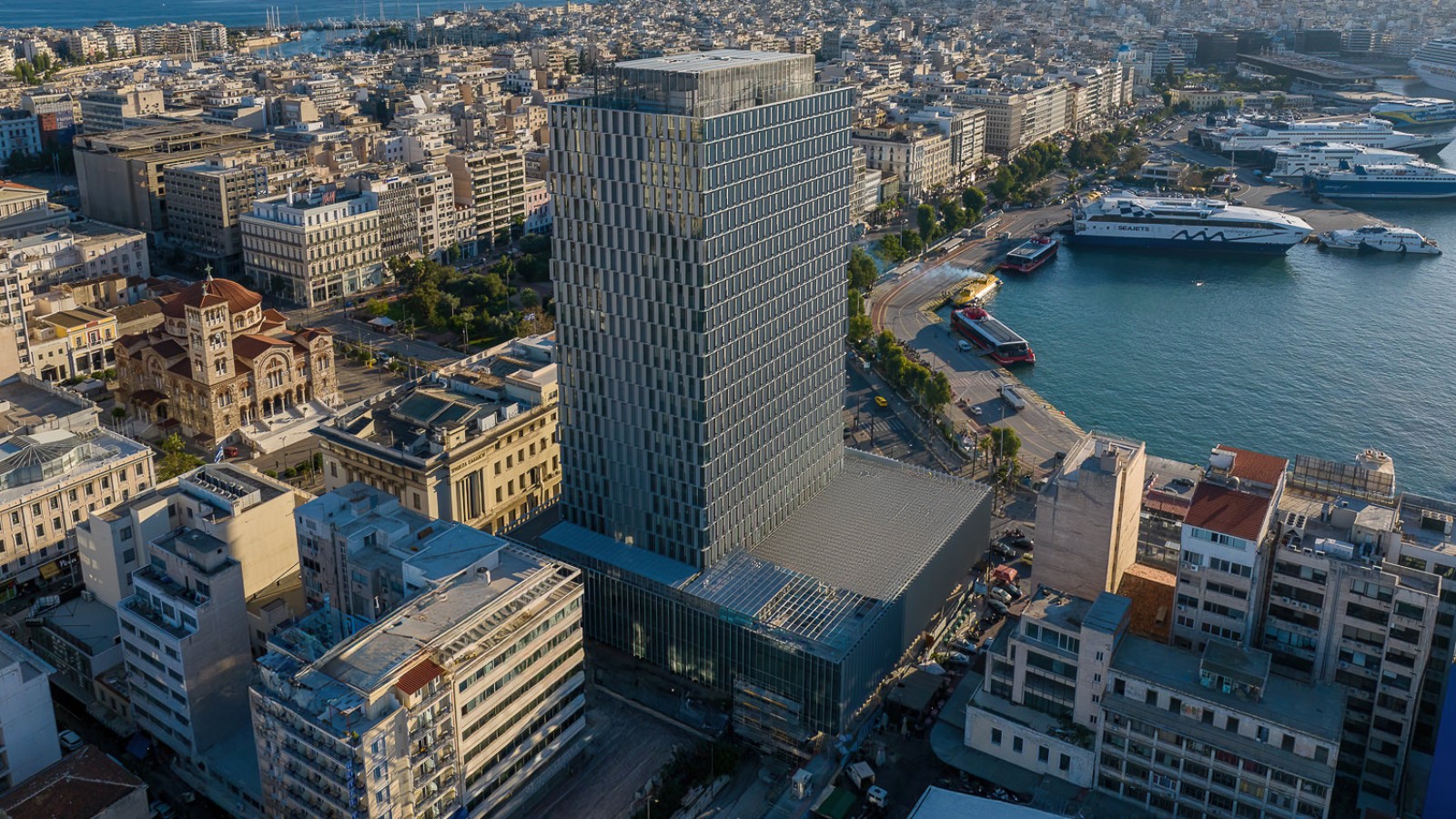 Le nouveau visage du vieux géant (© George Fakaros)