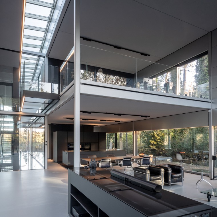 Le bâtiment est presque entièrement démontable et réutilisable (© Lucas van der Wee) Le bâtiment est presque entièrement démontable et réutilisable (© Lucas van der Wee)