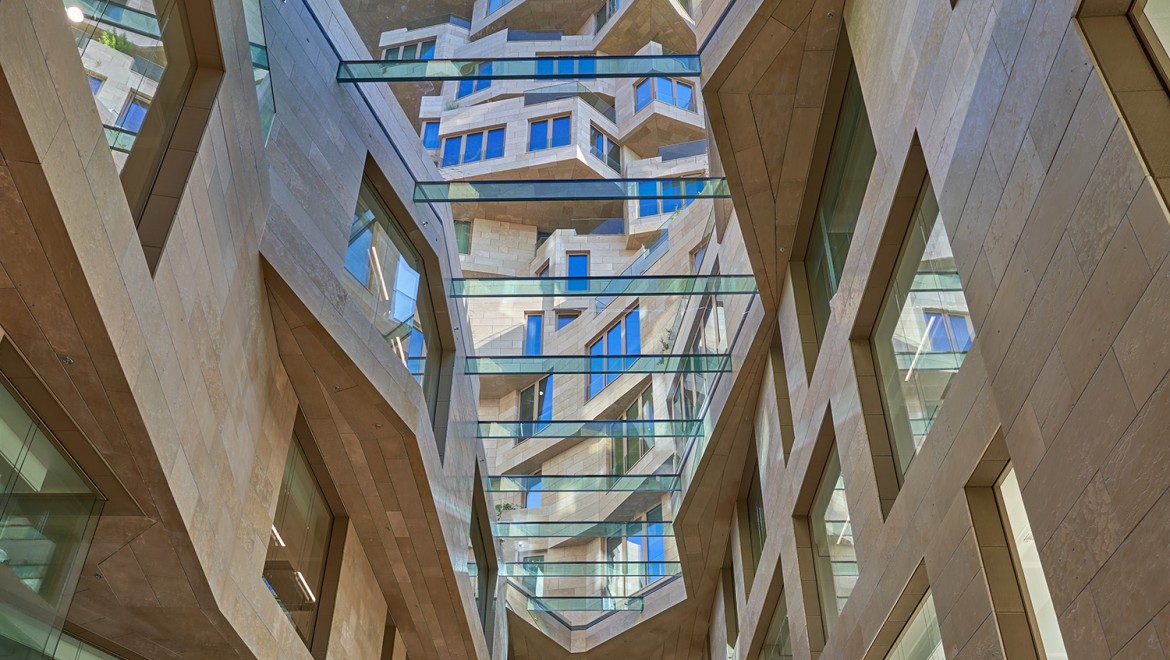Les cinq étages inférieurs abritent des magasins, des bureaux, des restaurants et un musée dʼhistoire naturelle (© Marcel Steinbach) Les cinq étages inférieurs abritent des magasins, des bureaux, des restaurants et un musée dʼhistoire naturelle (© Marcel Steinbach)