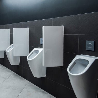 La plaque de déclenchement Geberit Sigma10 est utilisée pour les urinoirs (© Jarosław Kąkol) La plaque de déclenchement Geberit Sigma10 est utilisée pour les urinoirs (© Jarosław Kąkol)