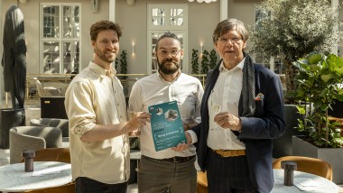Kjeld Bjerg, CEO de Bjerg Arkitektur (à droite) et les architectes Carsten Wraae Jensen et Mads Bjerg Nørkjær ont convaincu avec le meilleur design (© Wilfred Gachau)