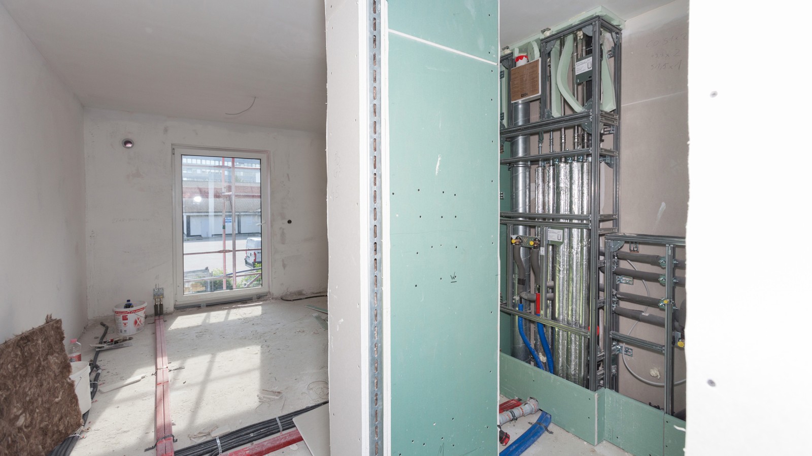 Le système d’installation préfabriqué Geberit GIS pour l’ensemble de l’alimentation et de l’évacuation a raccourci le temps de construction de trois mois (© Geberit)