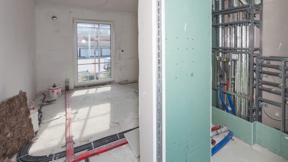 Le système d’installation préfabriqué Geberit GIS pour l’ensemble de l’alimentation et de l’évacuation a raccourci le temps de construction de trois mois (© Geberit) Le système d’installation préfabriqué Geberit GIS pour l’ensemble de l’alimentation et de l’évacuation a raccourci le temps de construction de trois mois (© Geberit)
