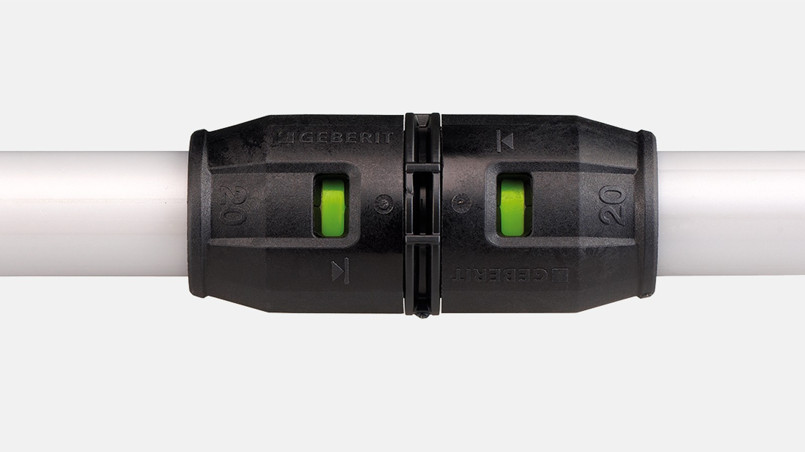 Raccords Geberit PushFit avec repères verts de l'indicateur d'étanchéité Raccords Geberit PushFit avec repères verts de l'indicateur d'étanchéité