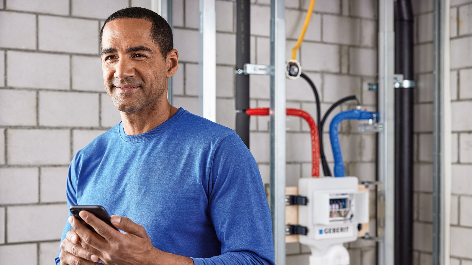 Le rinçage forcé hygiénique Geberit a été installé et réglé avec lʼapplication Geberit Control (© Geberit) Le rinçage forcé hygiénique Geberit a été installé et réglé avec lʼapplication Geberit Control (© Geberit)