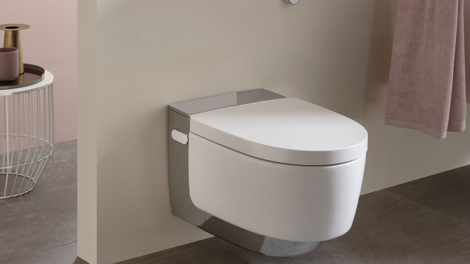 WC lavant Geberit AquaClean Maïra Comfort dans une salle de bain de couleur claire