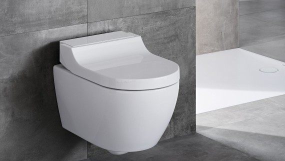 WC lavant Geberit AquaClean Tuma Classic dans une salle de bain grise