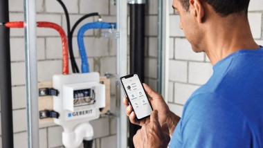 Commande de l'unité de rinçage hygiénique Geberit HS50 via l'application Geberit Control.