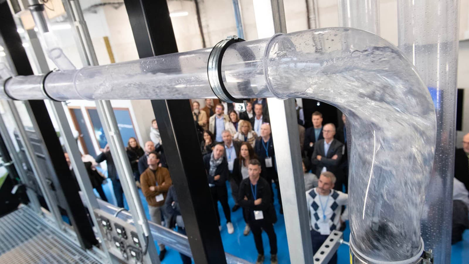 Démonstration de la Tour hydraulique (© Geberit) Démonstration de la Tour hydraulique (© Geberit)