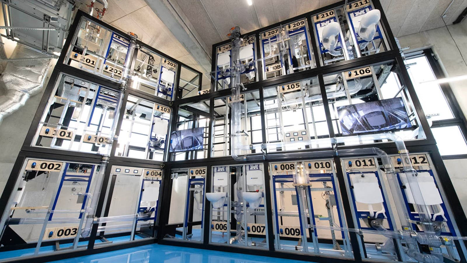 La tour hydraulique Geberit en plein cœur de l'éco-campus du bâtiment La tour hydraulique Geberit en plein cœur de l'éco-campus du bâtiment