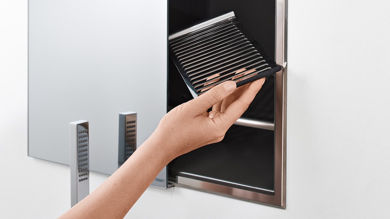 Boîte de rangement Geberit pour niche avec étagères Boîte de rangement Geberit pour niche avec étagères